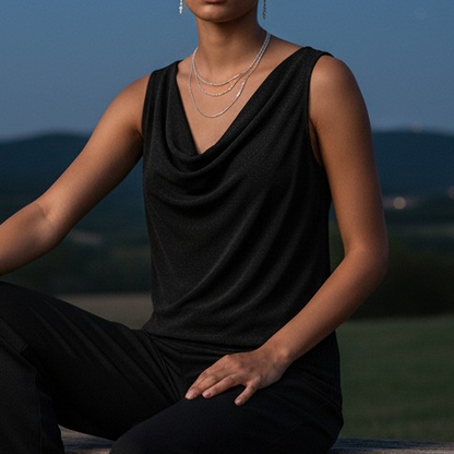 Top chic noir drapé
